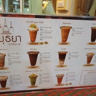บ้านไม้ริมน้ำ