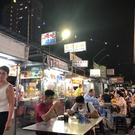 บรรยากาศ Gurney Street Food