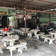 บรรยากาศ รู้เองจ๊ะ อาหารตามสั่ง