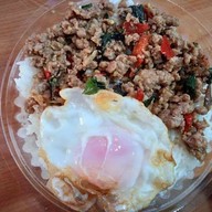 เมนูของร้าน ข้าวหมูทอดเจ๊อ้อม