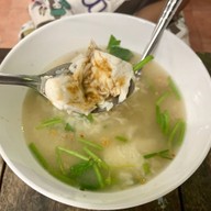 ข้าวต้มหัวปลา (เจ้าเก่าจากตลาดนางลิ้นจี่)