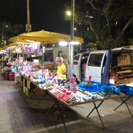 บรรยากาศ Gurney Street Food