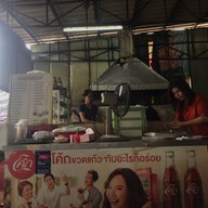 บรรยากาศ รู้เองจ๊ะ อาหารตามสั่ง