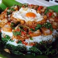 เมนูของร้าน กระเพราในตำนาน สวนกระแส ต.งิ้วราย อ.นครชัยศรี จ.นครปฐม