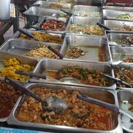 ข้าวแกงเจ้มุ้ย
