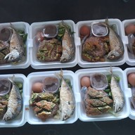 ข้าวคลุกน้ำพริกกะปิ