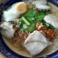 เมนูของร้าน คุณอ๋า ข้าวต้มแห้ง ข้าวต้มปลา โชคชัย4 ซอย 90