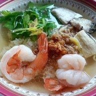 เมนูของร้าน คุณอ๋า ข้าวต้มแห้ง ข้าวต้มปลา โชคชัย4 ซอย 90