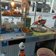 ก๋วยเตี๋ยวไก่ตุ๋นฮ่องกง สาขา1ประชาสงเคราะห์31