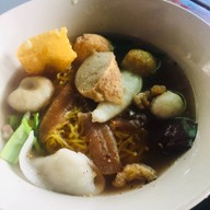 เมนูของร้าน ก๋วยเตี๋ยวลูกชิ้นปลา สะพานบางหลวง