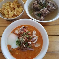 เมนูของร้าน ก๋วยเตี๋ยวลุงพี