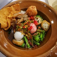 เมนูของร้าน ก๋วยเตี๋ยวนายอ้วนเย็นตาโฟบะเต็งเสาชิงช้า แพลทินัม