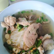 ข้าวขาหมู กระทุ่มราย