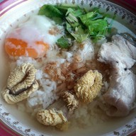 เมนูของร้าน คุณอ๋า ข้าวต้มแห้ง ข้าวต้มปลา โชคชัย4 ซอย 90
