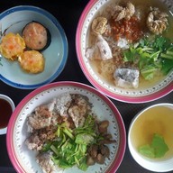 คุณอ๋า ข้าวต้มแห้ง ข้าวต้มปลา โชคชัย4 ซอย 90