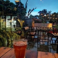 บรรยากาศ Swig Bar & Restaurant