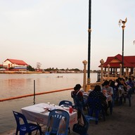 บรรยากาศ แอ๊ดริมน้ำเจ้าเก่า