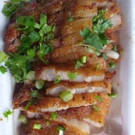 ร้านข้าวหมูทอดพี่หนวด