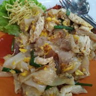 ผัดไทยแค๊ปหมู วังชมภู