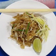 ล้านผัดไทท่าแพ