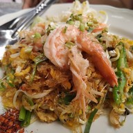 ผัดไทยแค๊ปหมู วังชมภู