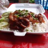 ร้านข้าวหมูทอดพี่หนวด