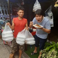ร้านข้าวหมูทอดพี่หนวด