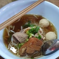 เมนูของร้าน ก๋วยเตี๋ยวหมูตุ๋น