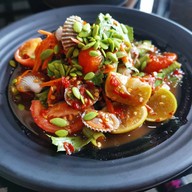 ร้านส้มตำผู้ชายขายหอย นครอินทร์
