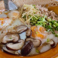 เมนูของร้าน ร้านผู้ใหญ่สมคิด โจ๊กอินดี้ ปาท่องโก๋ อาหารตามสั่ง