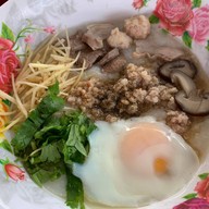 เมนูของร้าน ร้านผู้ใหญ่สมคิด โจ๊กอินดี้ ปาท่องโก๋ อาหารตามสั่ง