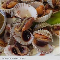 หน้าร้าน ร้านหอยหนู ชวนชิม ตลาดเดินเล่นท่าพระ