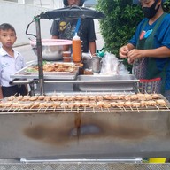 หมูปิ้งจิ้มแจ่ว ( ข้างปั้ม )