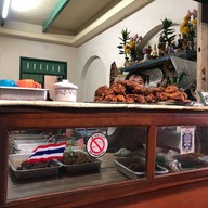 บรรยากาศ ชัยพฤติข้าวแกงไก่กรอบ