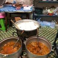 บรรยากาศ ชัยพฤติข้าวแกงไก่กรอบ