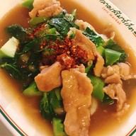 เมนูของร้าน ราดหน้าไฟแดง ครัวอัปสร เอกมัย เสรีมาร์เก็ต