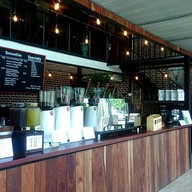 หน้าร้าน J'Coffee วัชรพล