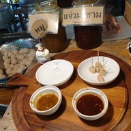 เมนูของร้าน ลูกชิ้นไก่ ลูกชิ้นหมูล้วน ตลาดบางน้ำผึ้ง