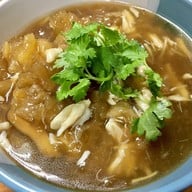 เมนูของร้าน หูฉลามน้ำแดงบรั่นดี น้องนิว เยาวราช