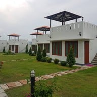 บ้านสวนต้นรัก & บ้านพักต้นหอม เขาใหญ่
