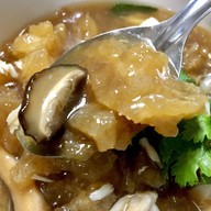 เมนูของร้าน หูฉลามน้ำแดงบรั่นดี น้องนิว เยาวราช
