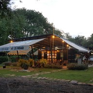 หน้าร้าน Makham