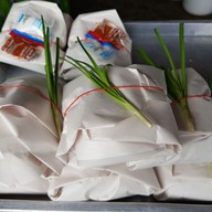เมนูของร้าน ป้าสมนึกเจ้าเก่า ผัดไทยมรดกโลก