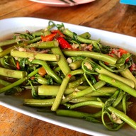 ครัวสี่เจ๊