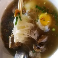 เมนูของร้าน ก๋วยจั๊บอุบล สูตรโบราณ เจ้แอ๋วห้าแยก