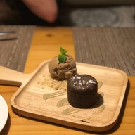 Parlour Restaurant & Bar คริสตัล ดีไซน์เซ็นเตอร์