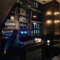 บรรยากาศ Lennon's