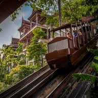 โรงแรม ถาวร บีช วิลเลจ รีสอร์ท แอนด์ สปา