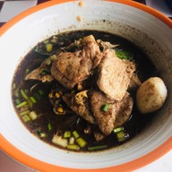 เมนูของร้าน ก๋วยเตี๋ยวเรือนายเอี่ยว