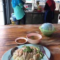 บรรยากาศ ฟาติน ช้าวมันไก่อิสลาม